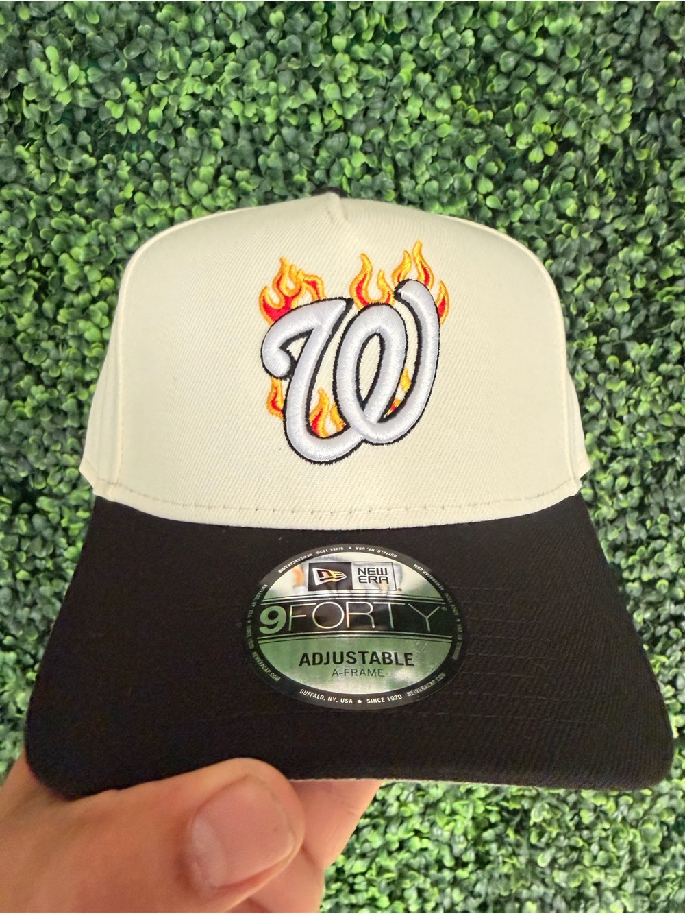 New Era Two-Tone Flame W Logo 9FORTY Cap - Cream & Black